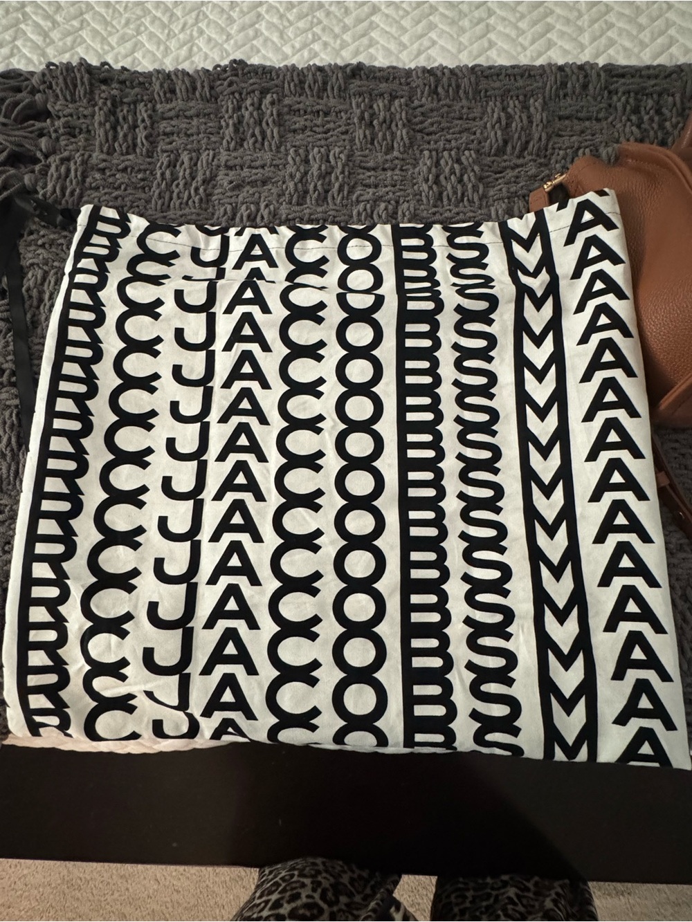 Like new Marc Jacobs The Tote Bag Small in Tan - Picture 9 of 9
